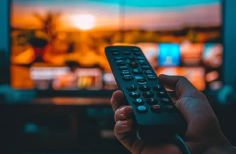 telecommande devant une télé