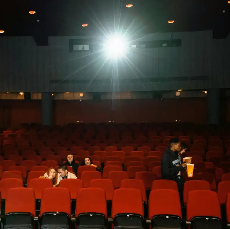 Création salle de cinéma maison : guide complet pour réaliser votre projet | TOP SITE STREAMING Création salle de cinéma maison